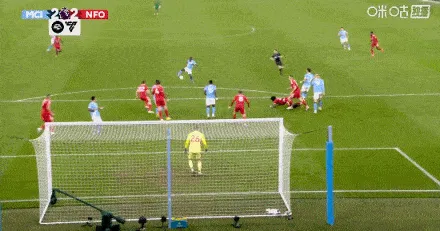 开云-最后的机会！萨维尼奥混战中抢射被穆里略解围